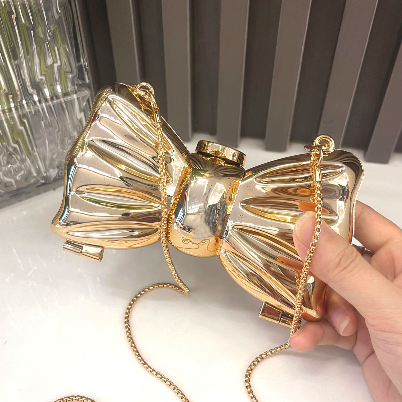 Luxury Bags Brand - Golden กระเป๋ากระเป๋าและกระเป๋าถือหรูหราออกแบบกระเป๋าสะพายตลกรูปร่างงานแต่งงานรอบอะคริลิคเงาคลัทช์