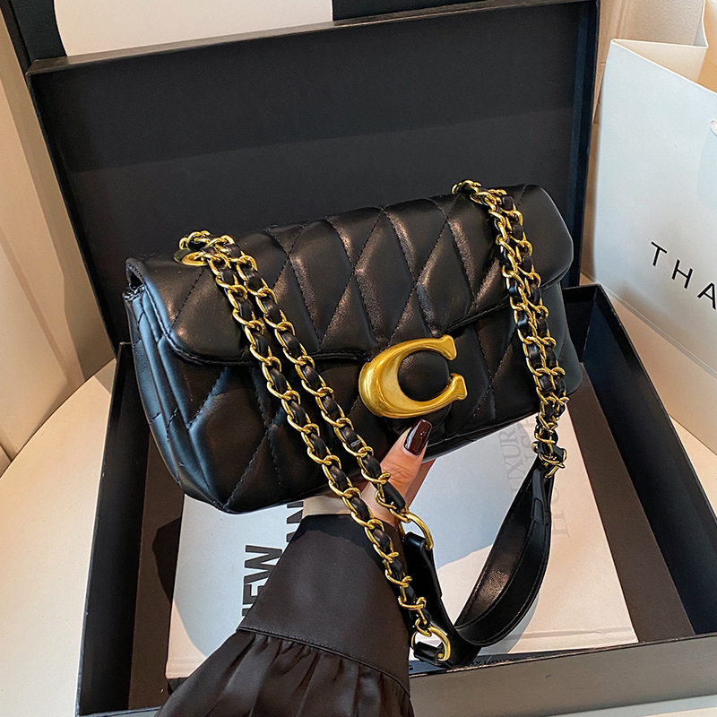 Luxury Quilted Bags - กระเป๋าสะพายไหล่หนังควิลท์สำหรับผู้หญิง กระเป๋าสะพายข้างหรูหราพร้อมโลโก้ C สายโซ่สีทอง กระเป๋าถือขนาดเล็กแบบฝาปิด ดีไซน์เนอร์