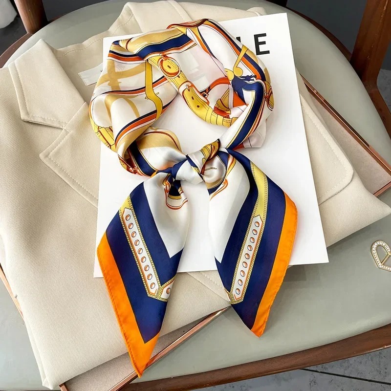 ผ้าพันคอไหมสี่เหลี่ยมลายโซ่ ดี - Luxury Bags Brand บทวิจารณ์และราคา