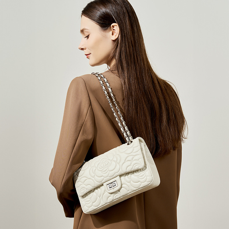กระเป๋าสะพายไหล่หนังแกะไฮแลนด์ - Luxury Quilted Bags บทวิจารณ์และราคา